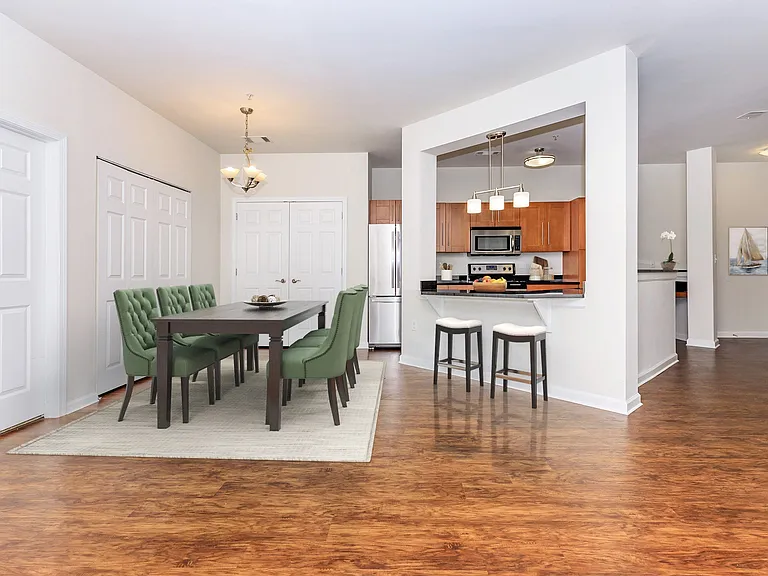Knoll Crest Apartments — Photo 40