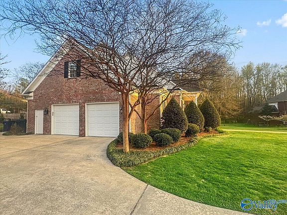 3rd image of 978 Hampton Ridge Cir NW