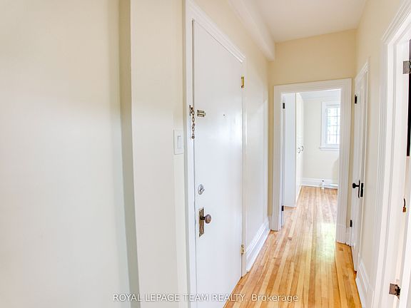 3rd image of 480 Oakhill Rd