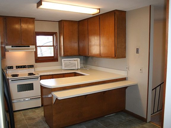 5th image of 1103 Tyler Ave