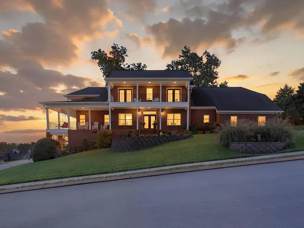 2566 Heron Cove Ln, Soddy Daisy, TN 37379
