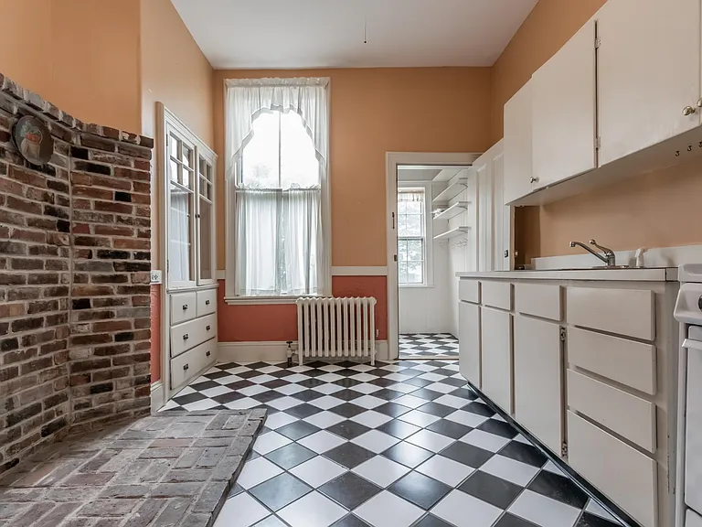 256 Vaughan St #1 — Photo 4