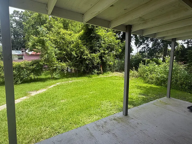 806 W D St — Photo 8