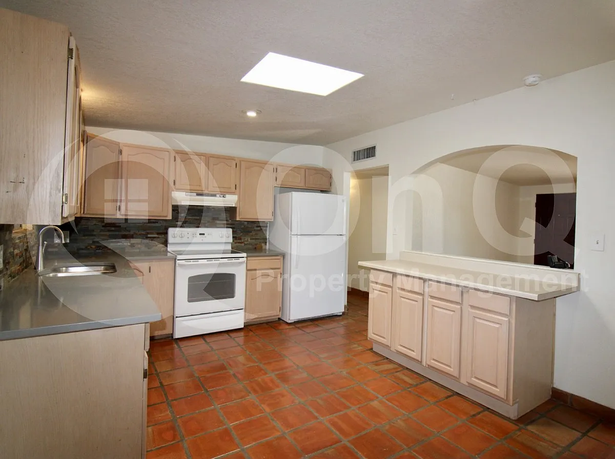 3 bed, 2.0 bath, 1753 sqft, $2,095 — Photo 4