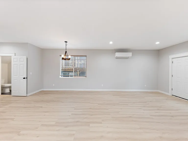 427 SE Inlet Ave — Photo 8