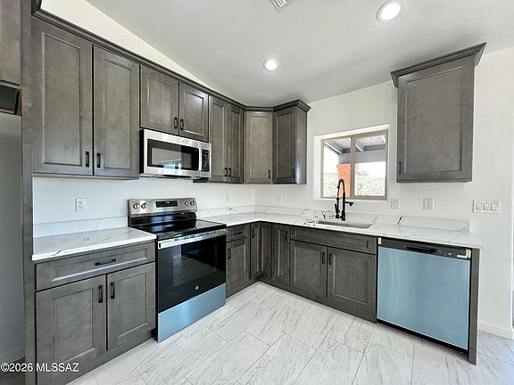 4th image of 355 Trinity Ct