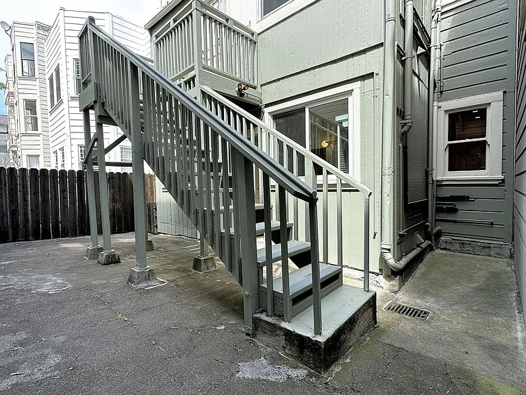 Top Floor 2 Bedroom Apartment for rent in Noe Valley! — Photo 1
