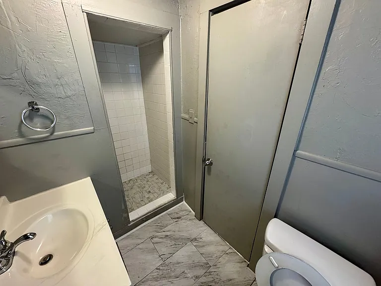 1149 N McKinley Ave — Photo 4