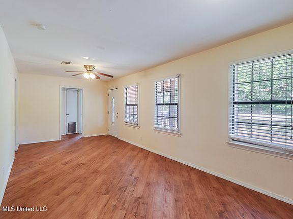 3rd image of 23083 Montebella Rd