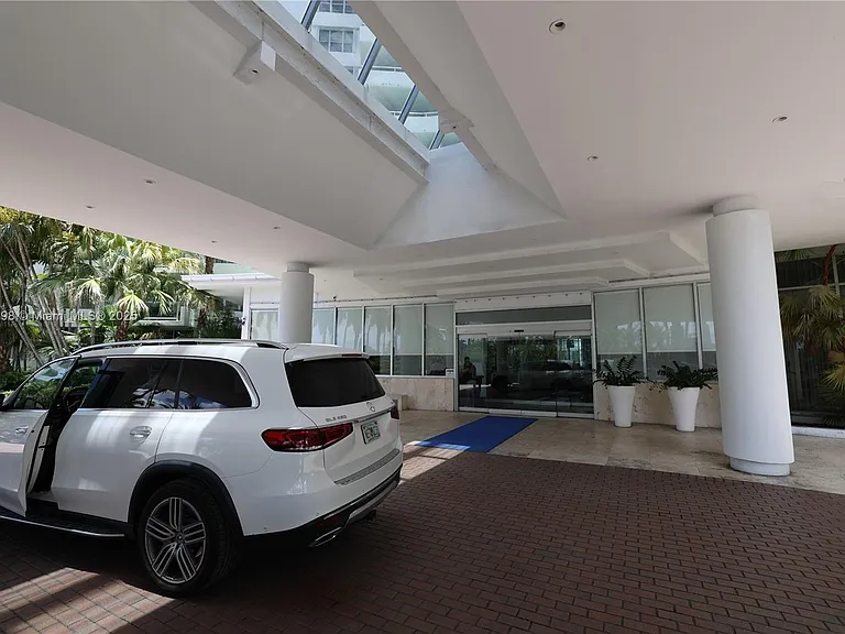 5151 Collins Ave #927 — Photo 18