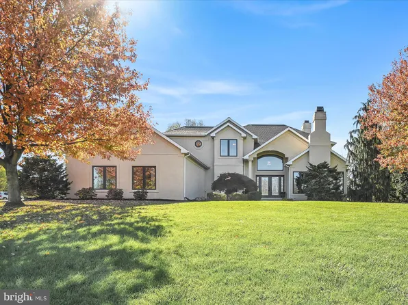 10 White Pine Dr, Hershey, PA 17033