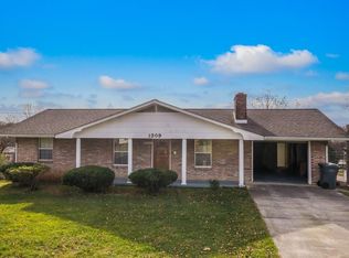1309 Hilltop Rd, Dandridge, TN 37725