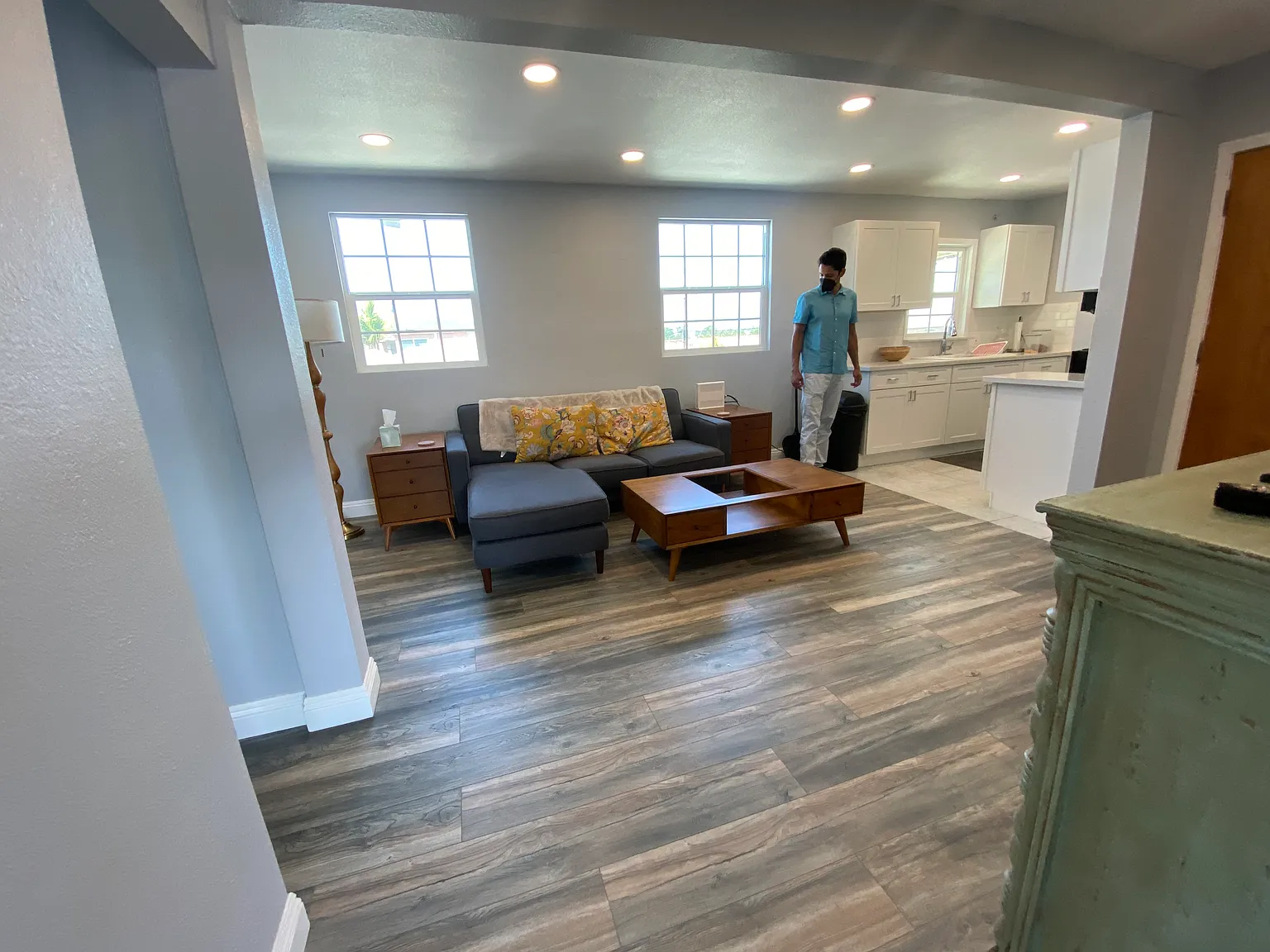 2 bed, 700 sqft, $2,300 — Photo 1