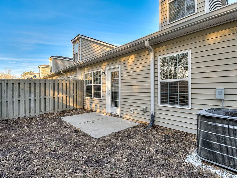 Stonewyck Luxury Townhomes — Photo 41
