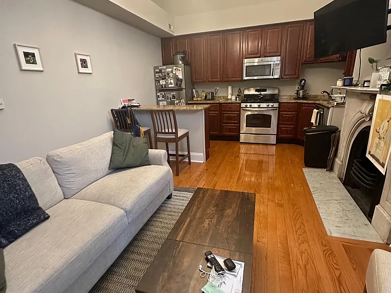 1014 Clinton St #1R — Photo 2