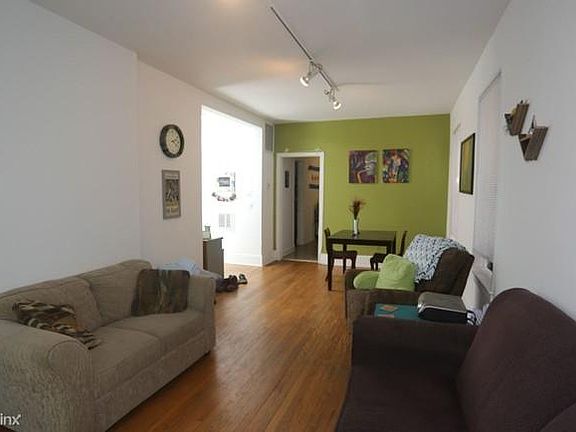 5th image of 821 W Newport Ave #3