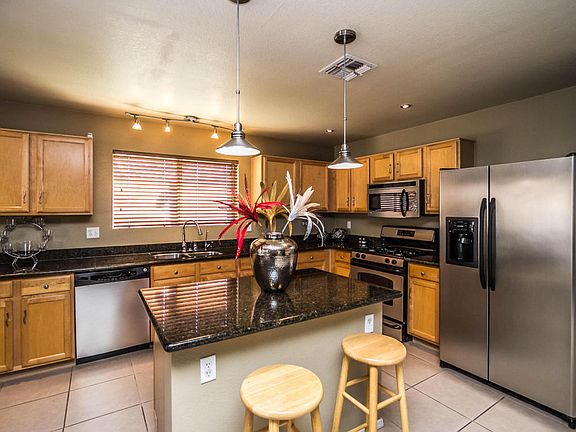 4th image of 2122 E Wildhorse Dr