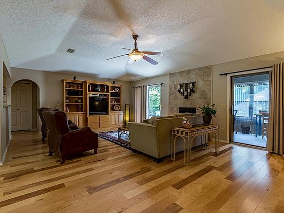 3rd image of 2 Saint Andrews Ln