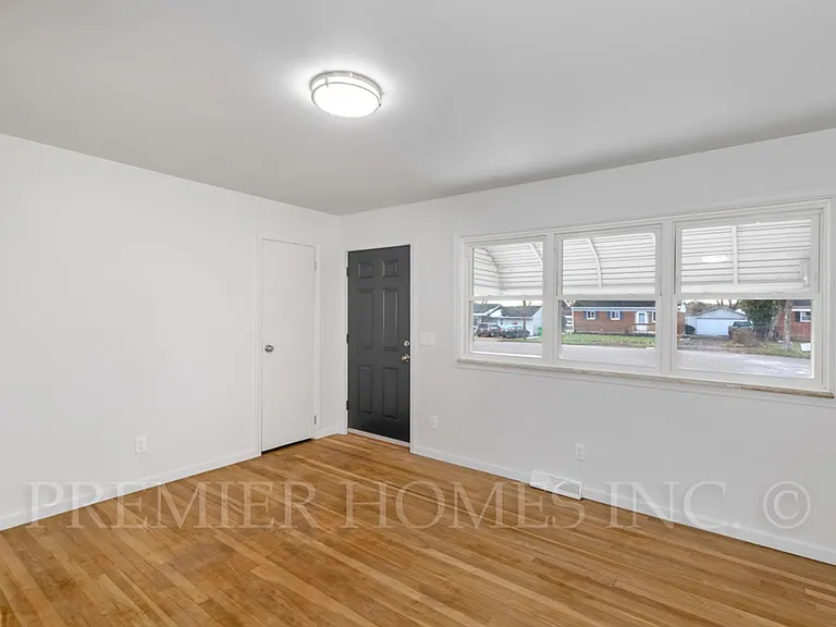3812 Root Ave NE — Photo 4
