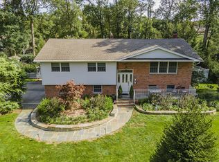 102 Majestic S, Lincroft, NJ 07738