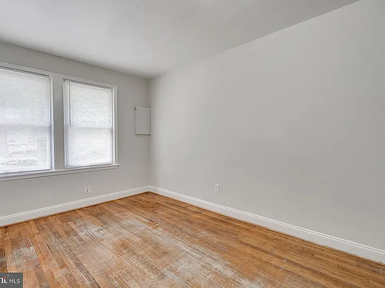 1508 V St SE — Photo 3