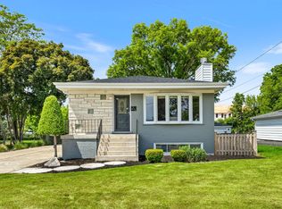 564 W Harrison Rd, Lombard, IL 60148