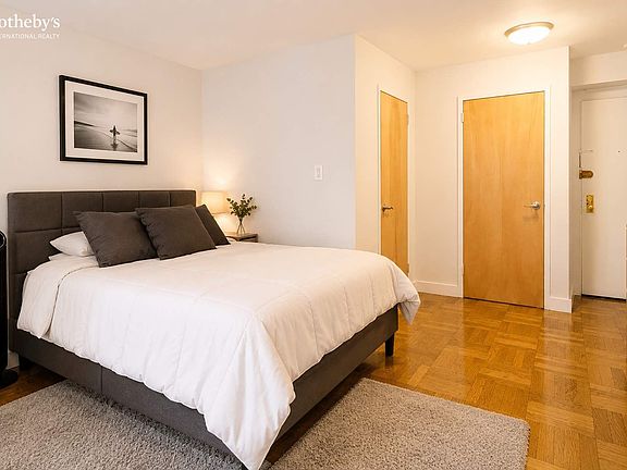 5th image of 233 E 70th St APT 10V