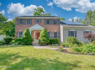 6 Duncan Phyfe Ln, Slingerlands, NY 12159