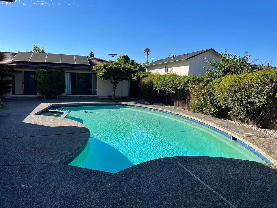 17 Doris Ct