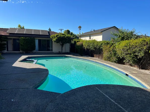17 Doris Ct, Redwood City, CA 94061