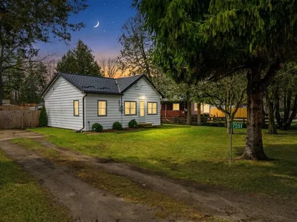 7551 Riverside Dr, Lambton Shores, ON N0M 2L0