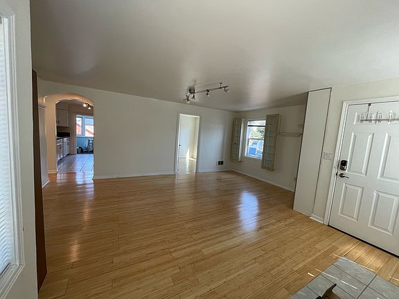 UL Living/Dining Area