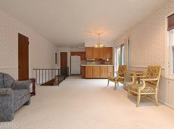 4th image of 1332 Walwood Dr NE