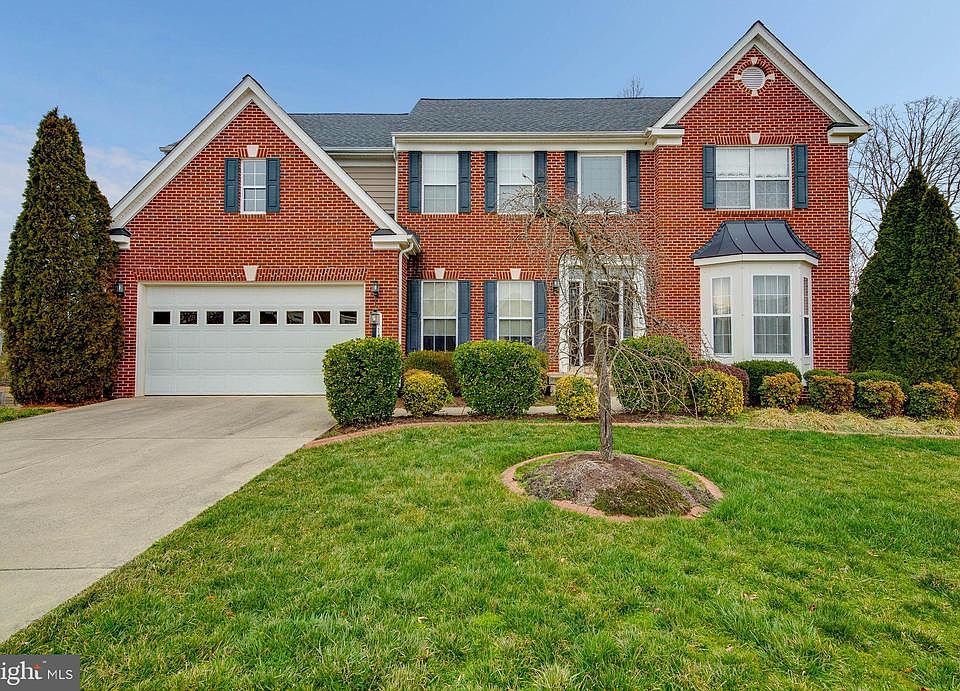 BRICK FRONT COLONIAL
