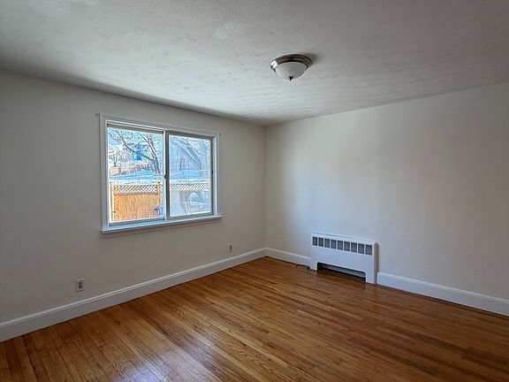 5th image of 52 Jefferson Ave #1