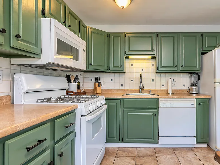 23 Edgelawn Ave #6 — Photo 3