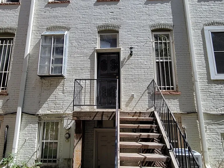 2215 Glenarm Pl — Photo 36
