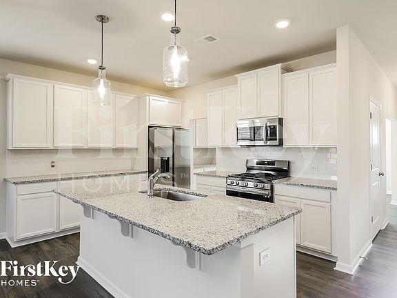 5th image of 513 Hillpark Ln