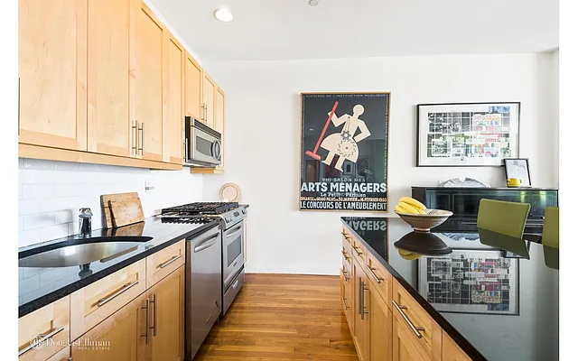 Sold by Douglas Elliman | media 22