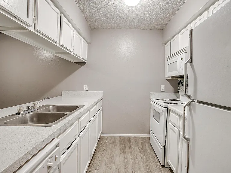 River Ranch Apartments — Photo 16