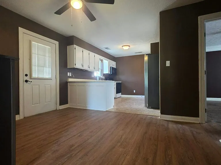 301 Reardon Blvd — Photo 6