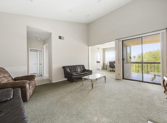 5th image of 1305 N Columbus Ave Unit 309