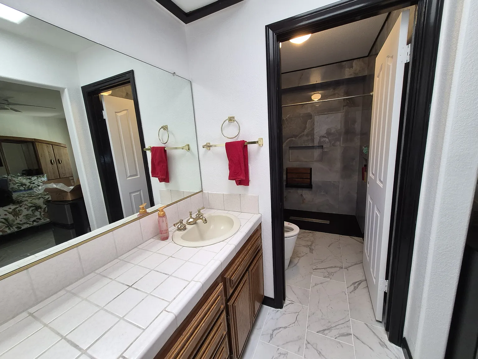 1 bed, 200 sqft, $1,300 — Photo 3