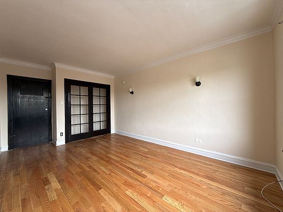 3rd image of 3945 N Pulaski Rd #207