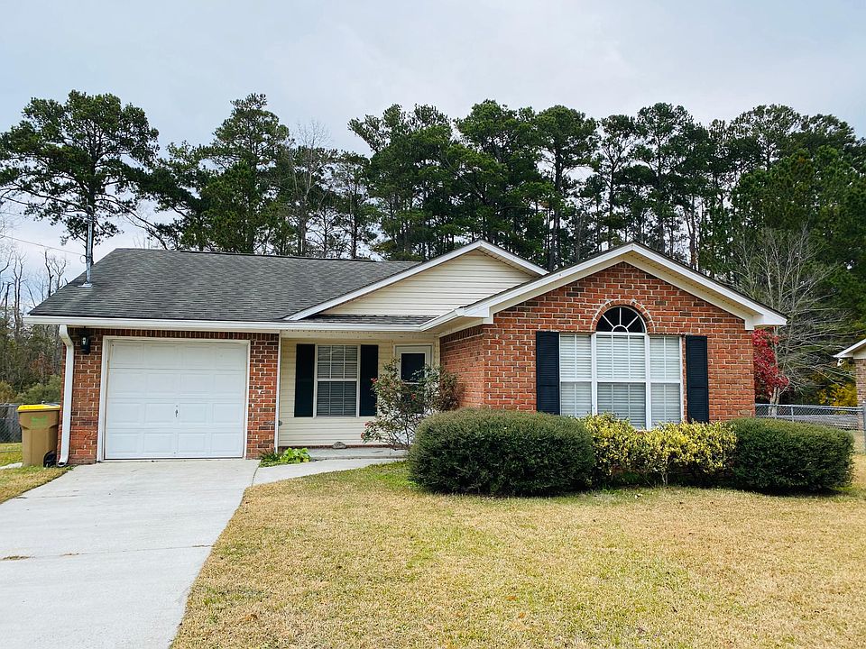 If interested in a showing, please text Steve (property manager) 912-656-7832.
