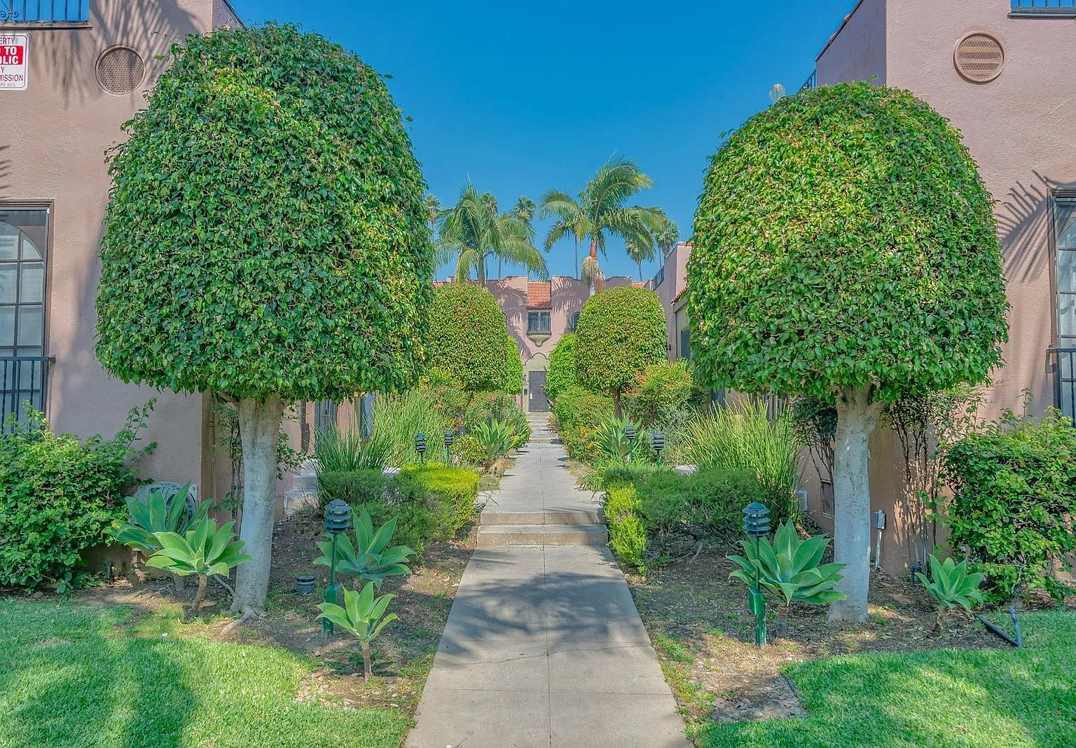 1 bed, 1.0 bath, 700 sqft, $2,850 — Photo 2