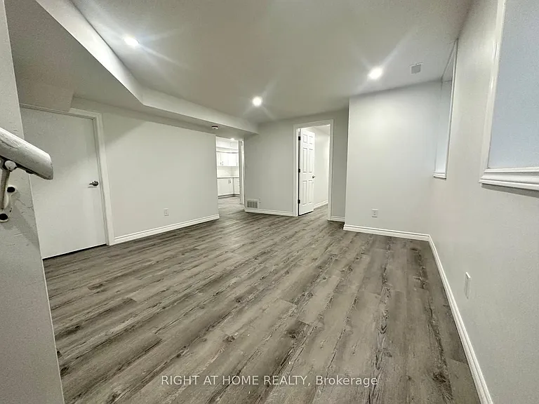 295 Gillespie Dr — Photo 2