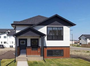 19 S Ian Way, Sylvan Lake, AB T4S0W5