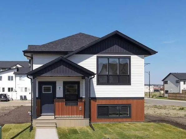 19 S Ian Way, Sylvan Lake, AB T4S 0W5