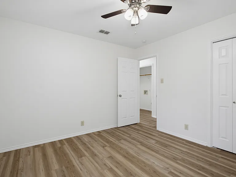 3921 Habersham — Photo 25